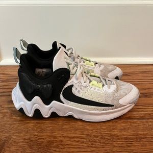 Nike Giannis Immortality 2 Basketball Shoes - size 5 (youth)